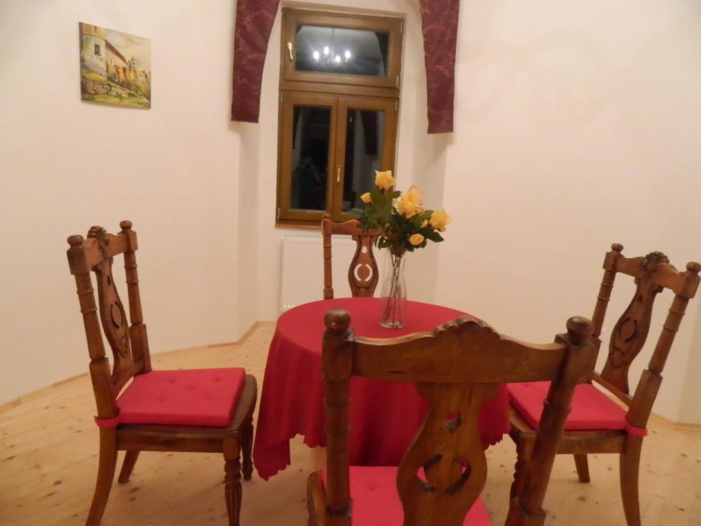 فندق Kastiel Biela Dama A Cierny Rytier Krompachy الغرفة الصورة